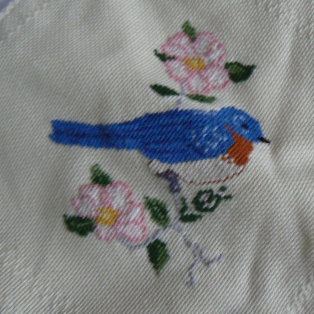 VINTAGE EMBROIDERED BIRDS RUNNER